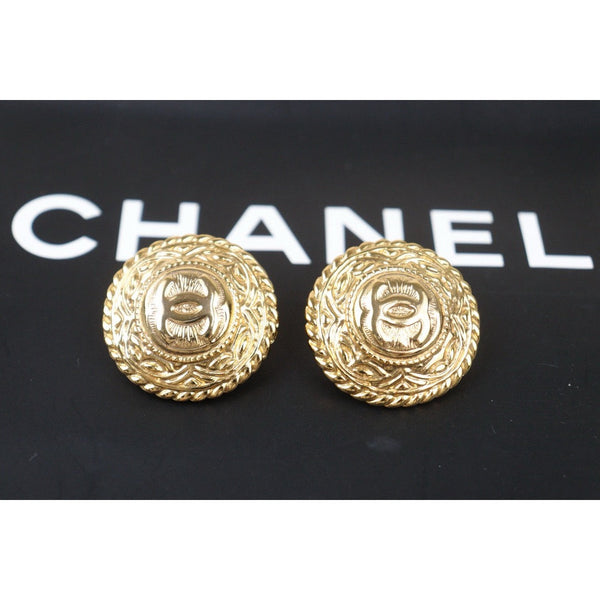 Chanel Y24080206 (Very Good Condition)