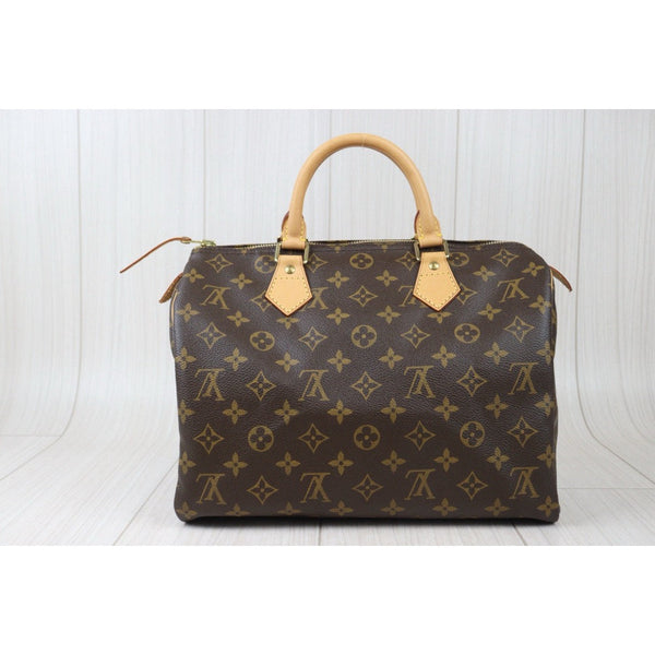 Louis Vuitton 24080514 (Very Good Condition)