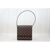 Louis Vuitton 24091932 (Very Good Condition)