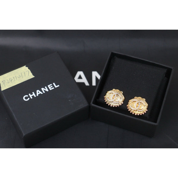 Chanel P24110117 (Very Good Condition)