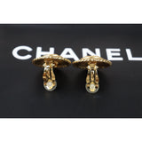 Chanel Y24080206 (Very Good Condition)