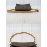 Louis Vuitton 24102212 (Good Condition)