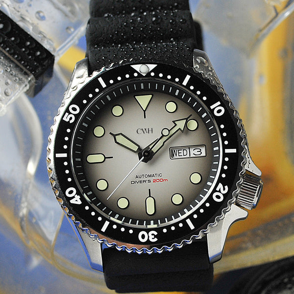 Mossy Depth - CWH Collective Day and Date Display Stainless Steel Rubber Strap Diver’s Watch CH-MOD-M8