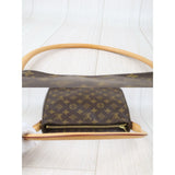 Louis Vuitton 24081904 (Very Good Condition)