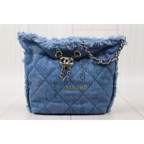 Chanel P24051331 (Very Good Condition)