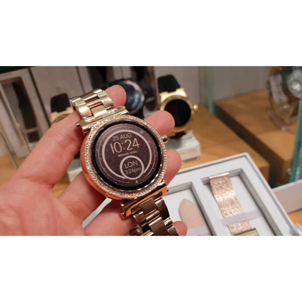 MICHAEL KORS Smart Watch Access MKT5022 Sofie bracelet in rose gold.,  Luxury, Watches on Carousell