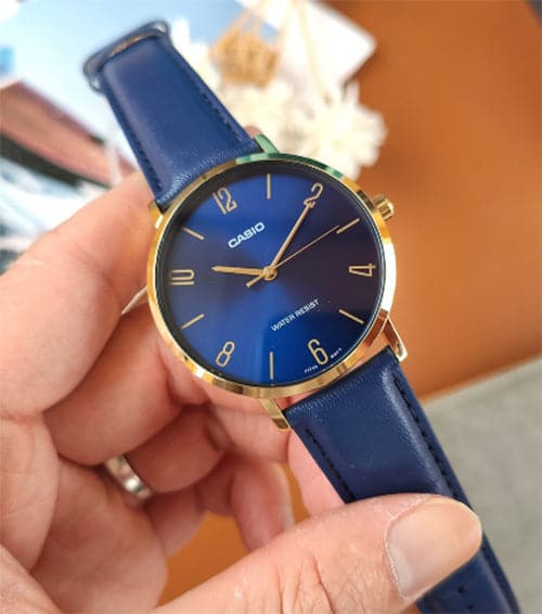 Casio blue outlet leather strap watch